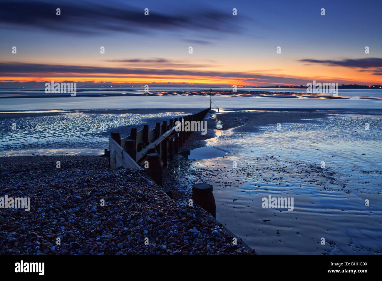 Horizontale Foto auf den Sonnenuntergang am West Wittering beach in der Nähe von Chichester, Sussex Stockfoto