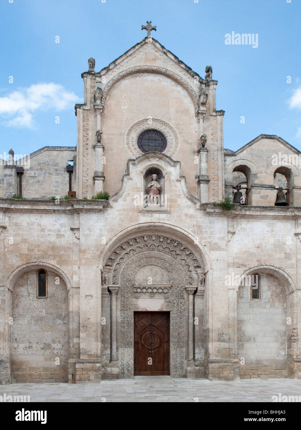 Matera, Apulien, Italien. San Giovanni Battista ist ein bemerkenswertes Beispiel der romanischen Architektur in Süditalien Stockfoto