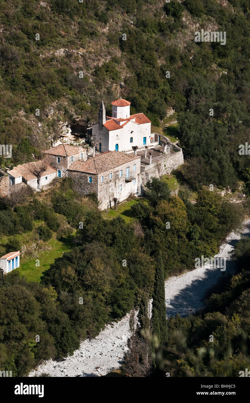 Agios Sotiros Kloster versteckt in der Viros Schlucht zwischen den Dörfern Saidona und Exohori, äußere Mani, Peloponnes, Griechenland Stockfoto