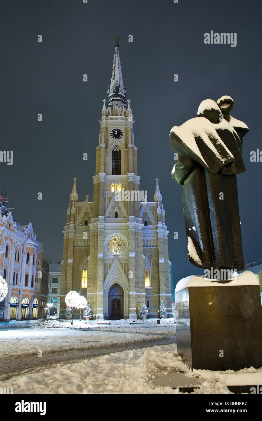 Novi Sad, Vojvodina, Serbien, römisch-katholische Kathedrale, Neo-Gotik. Statue von Svetozar Mitelic Stockfoto