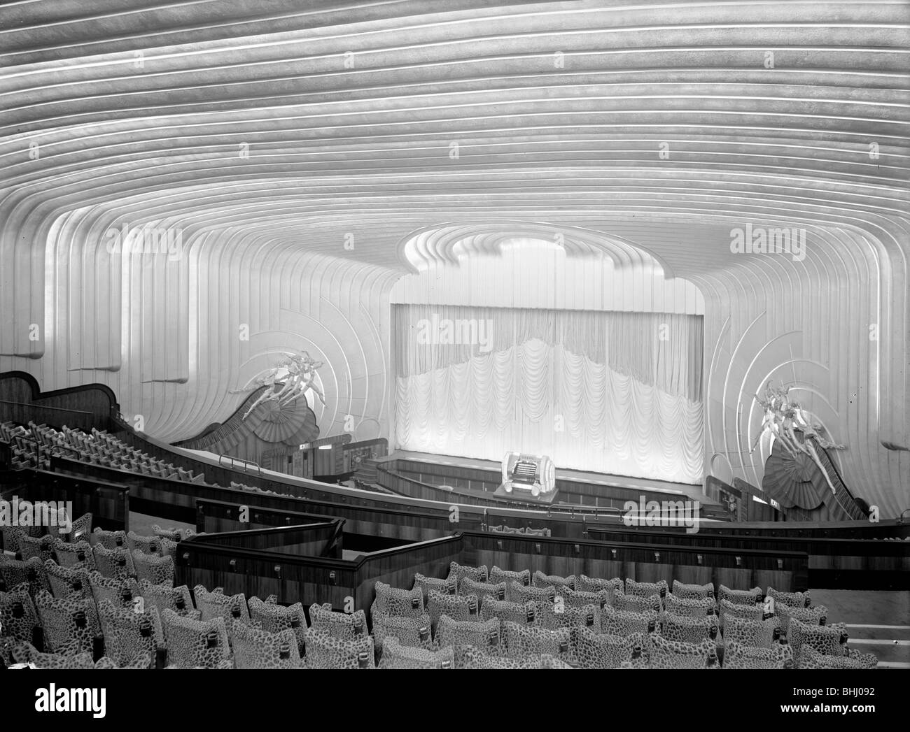Aula der Odeon Leicester Square, London, 1937. Künstler: J Maltby Stockfoto