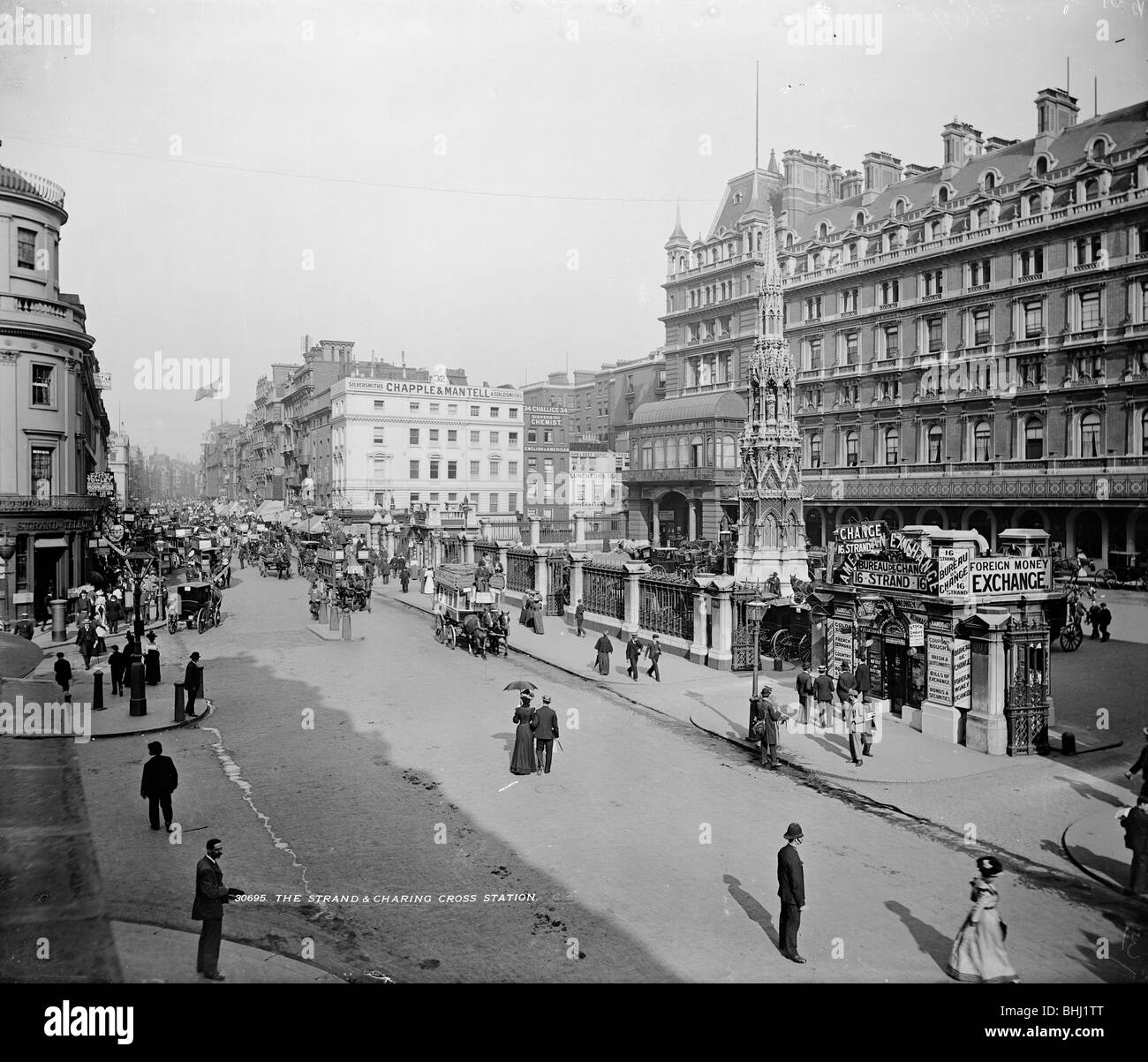 Charing Cross Station und Hotel, Westminster, nach 1881. Artist: Unbekannt Stockfoto