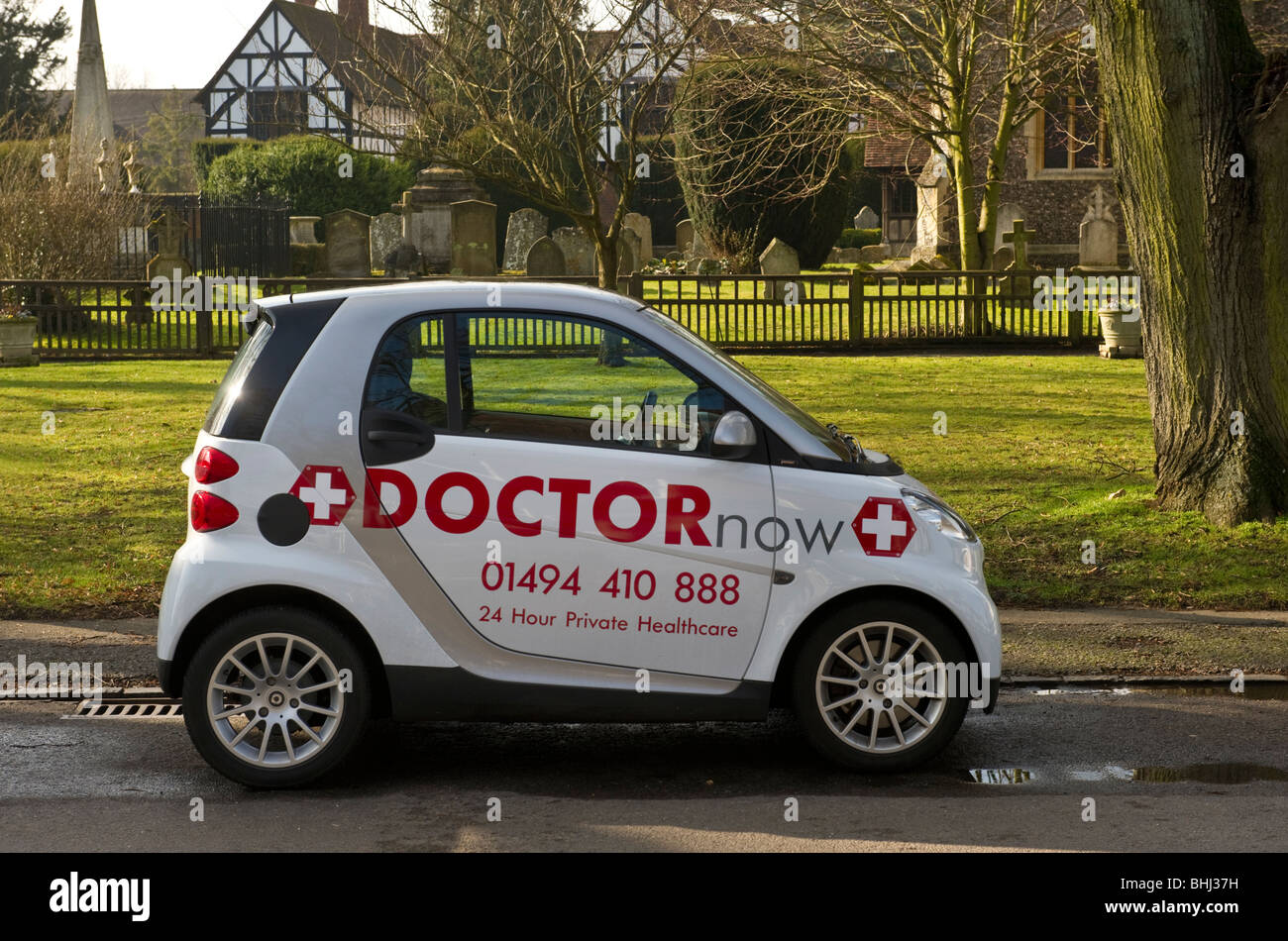 Des Arztes Auto smart Fortwo geparkt in Beaconsfield, Buckinghamshire UK Stockfoto