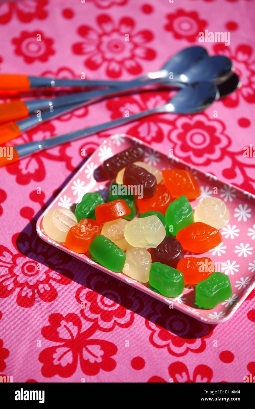 Süßigkeiten auf einem Tisch Stockfoto