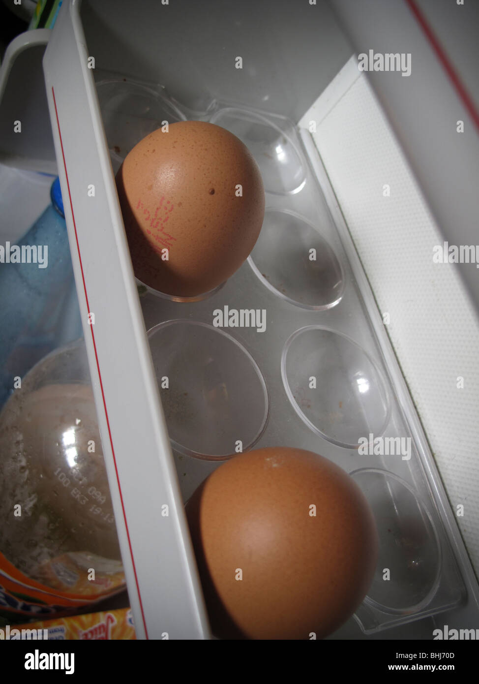 Eiern im Kühlschrank-Tür-tray Stockfoto