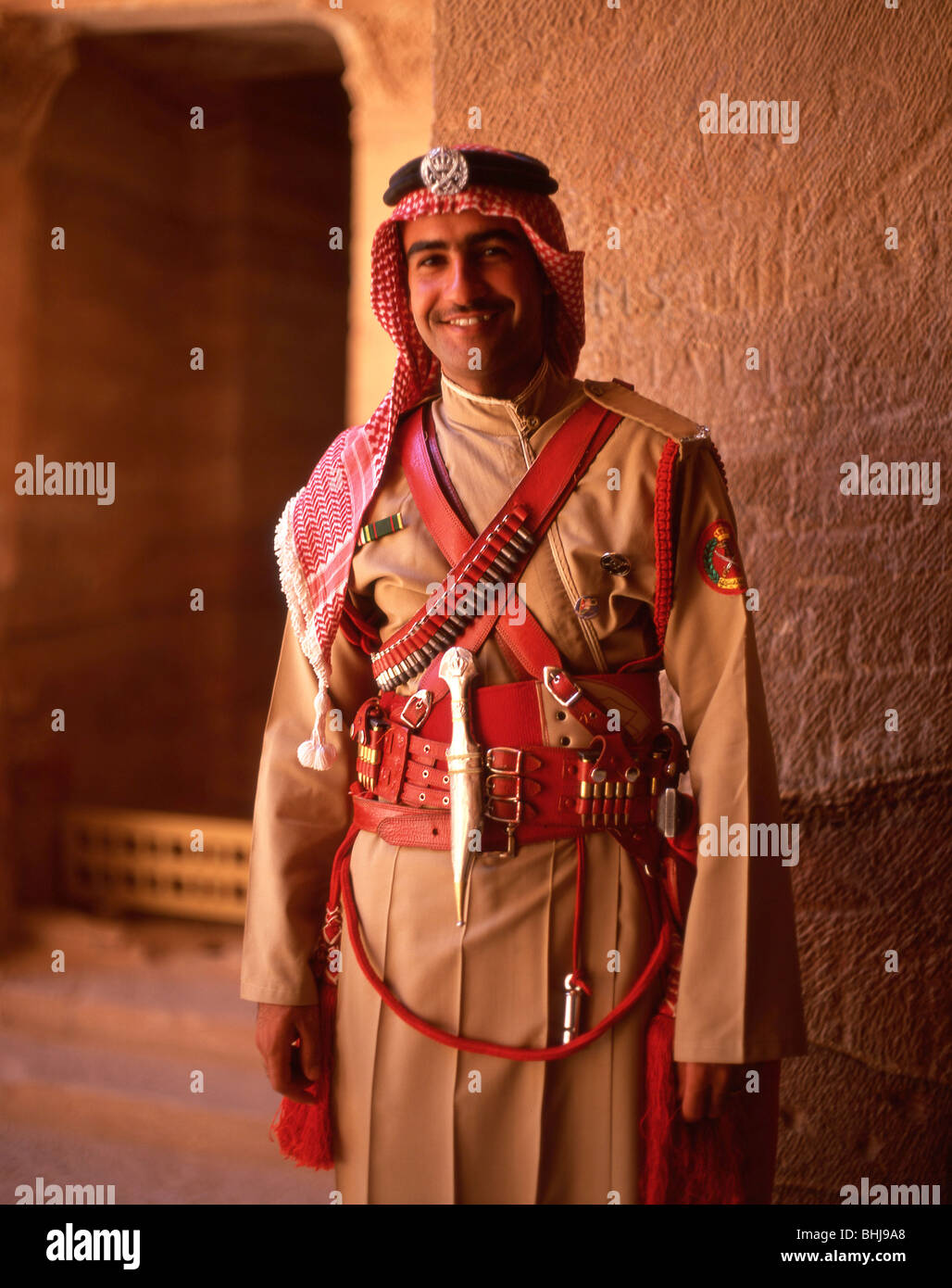 Soldat der Desert Patrol, The Treasury (Al Khazneh), antike Stadt Petra, Maan, Jordanien Stockfoto