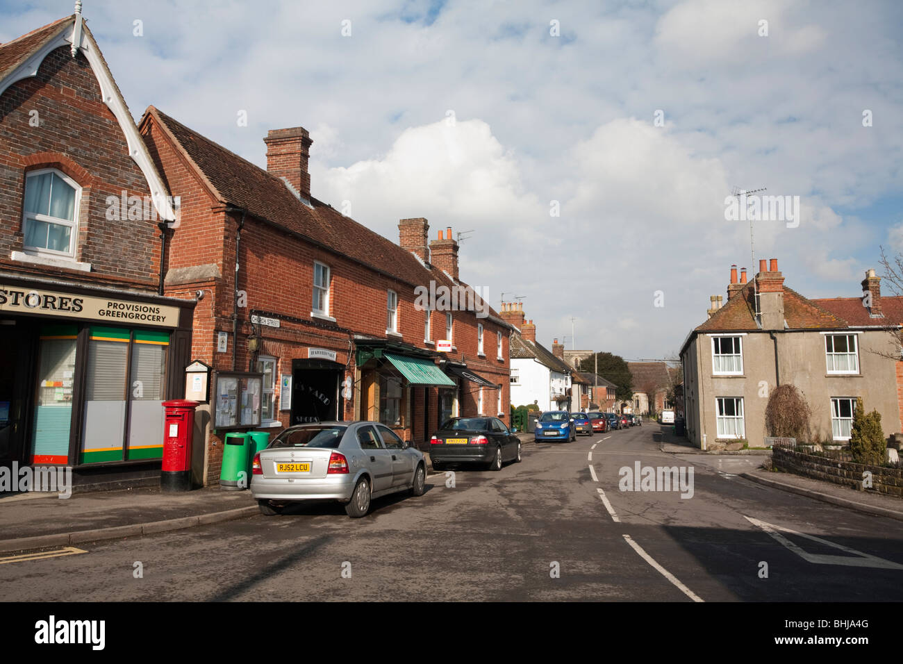 Blick entlang der Church Street in Kintbury, Berkshire, Großbritannien Stockfoto