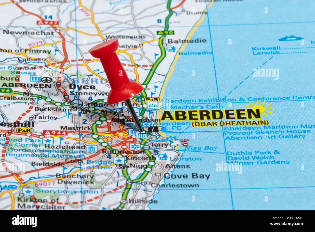 rote Karte Pin im Fahrplan auf der Stadt von Aberdeen Stockfoto