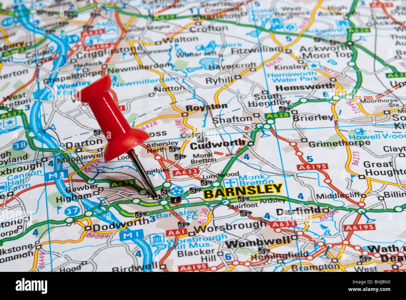 rote Karte Pin im Fahrplan auf der Stadt von Barnsley Stockfoto