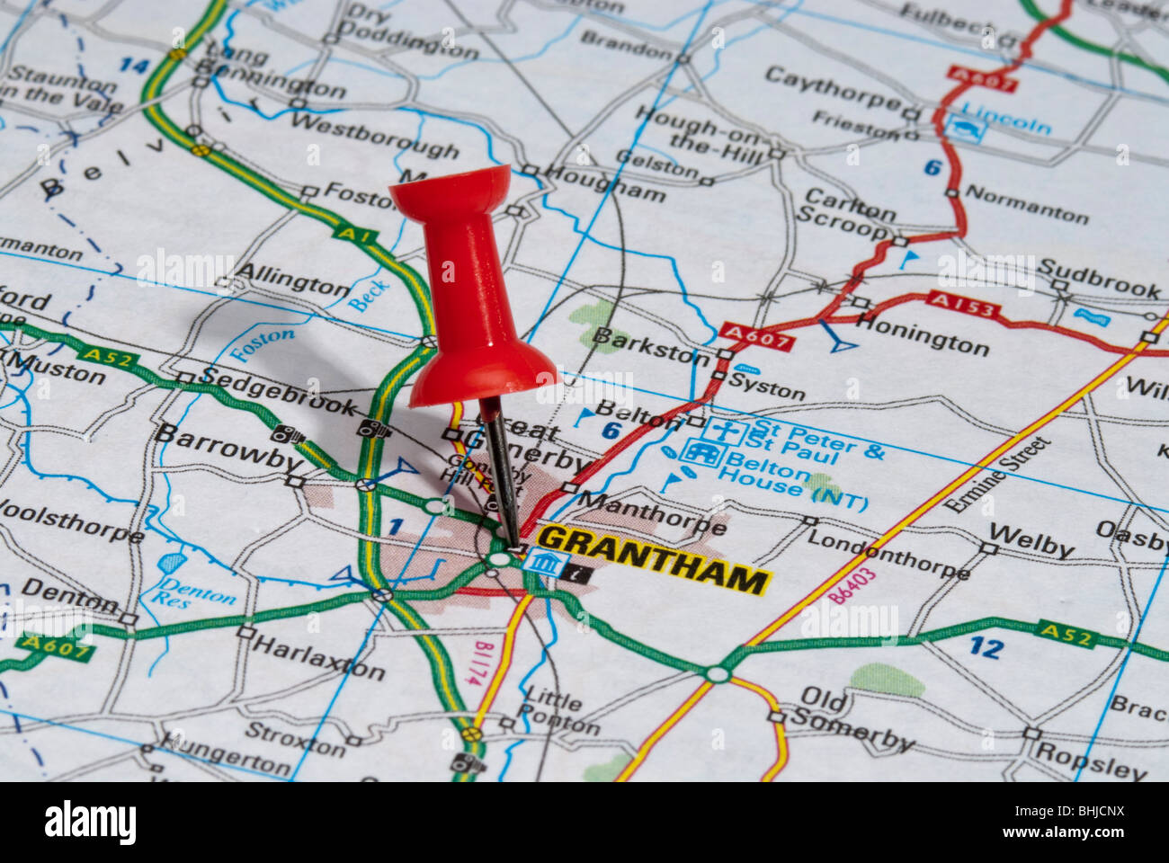 rote Karte Pin im Fahrplan auf Stadt Grantham Stockfoto