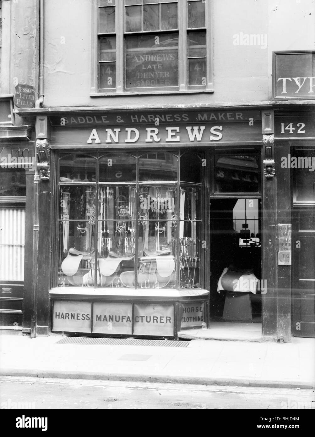 Fassade des Andreas Sattel und Gurt Shop in High Street, Oxford, Oxfordshire, c1860-c1922.  Künstler: Henry Verspottung Stockfoto