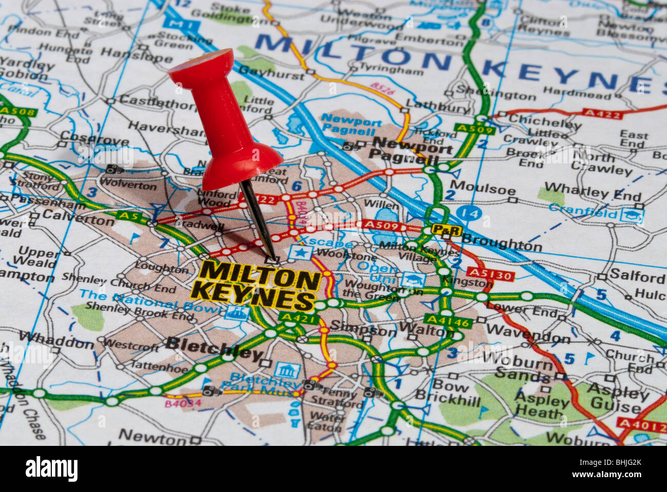 rote Karte Pin im Fahrplan zeigt, Stadt von Milton Keynes Stockfoto