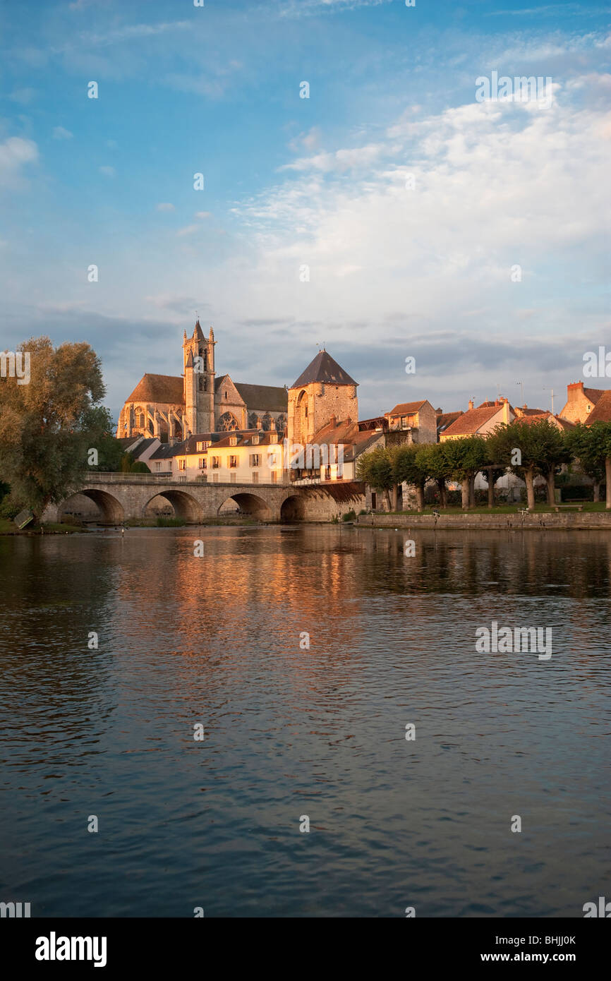 Moret-Sur-Loing, Fluss Loing, Ile de France, Frankreich Stockfoto