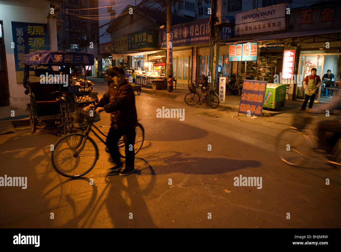 Straßenszene in der Nähe von Pearl Buck Residenz, Zhenjiang, Jiangsu Provinz, China, Asien Stockfoto