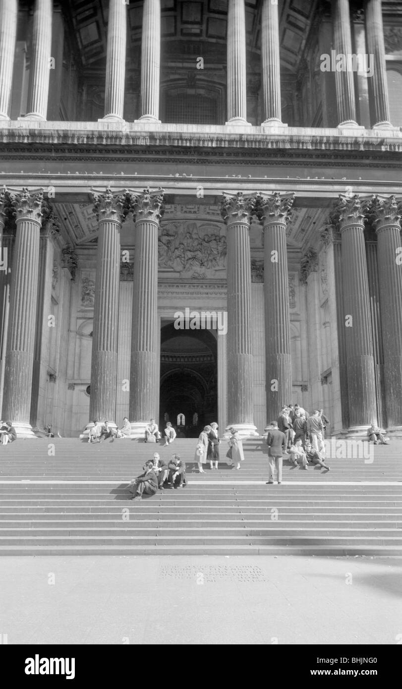 St. Pauls Cathedral, City of London, 1950er Jahre. Künstler: Eric de Maré Stockfoto