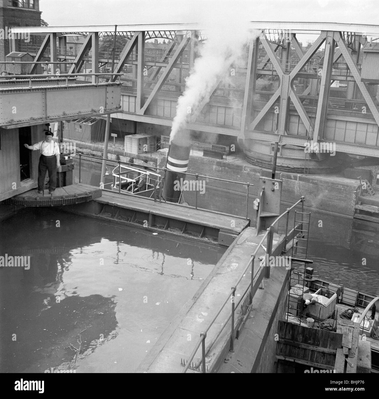 Manchester Ship Canal und Barton Aquädukt, Eccles, Greater Manchester, 1945. Künstler: Eric de Maré Stockfoto