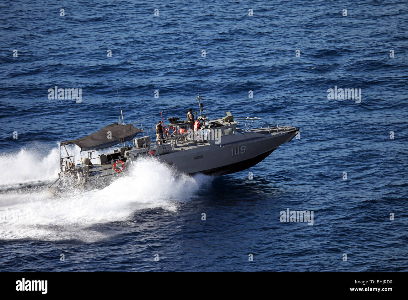 Mexikanische Marine Patrol Boot high-Speed im Pazifischen Ozean außerhalb des Hafens in Cabo San Lucas. Bewaffneten Schiff mit hoher Geschwindigkeit. Stockfoto