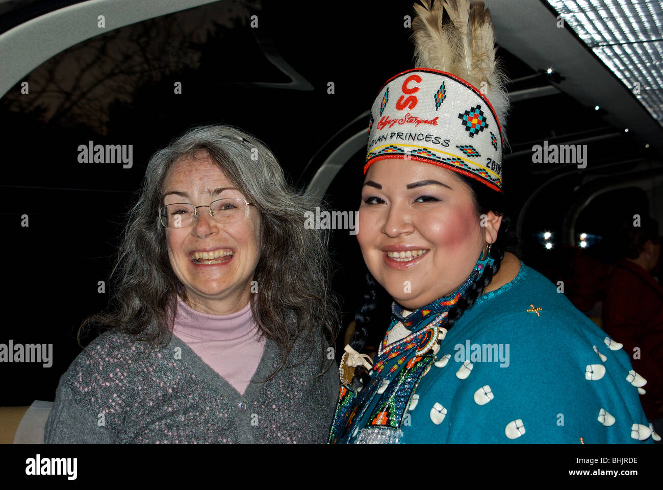 Alberta Rocky Mountaineer Zug Pkw treffen Calgary Stampede Indian Princess Stockfoto