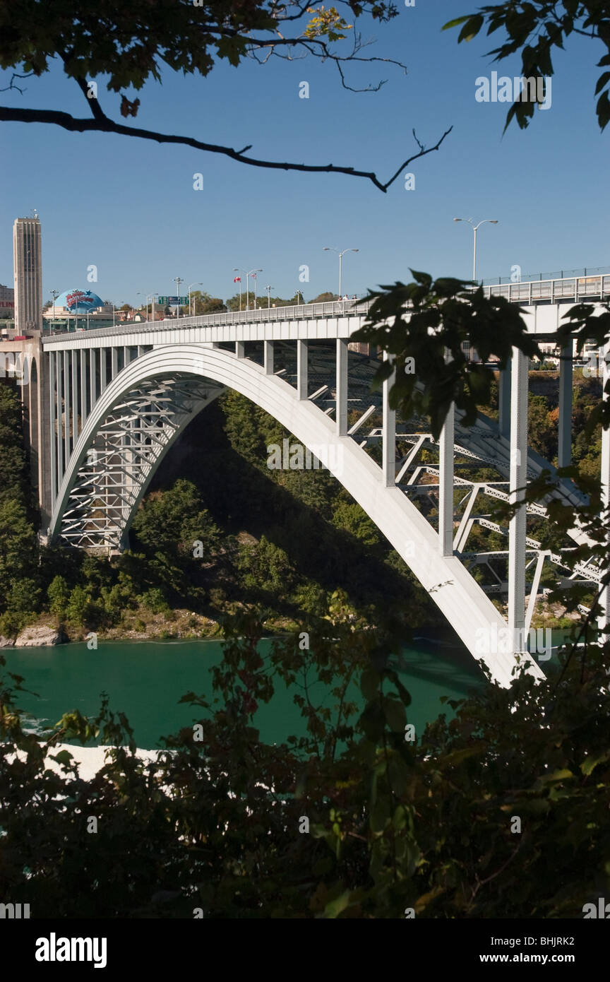 Grenze Metallbrücke Beitritt, USA und Kanada in der Nähe von Niagara Falls Stockfoto