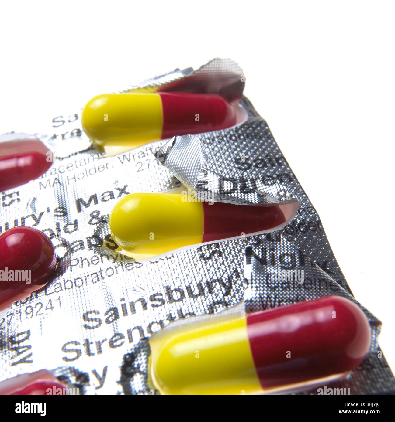 blaue, rote und gelbe Grippe Kapseln auf weißem Hintergrund Stockfoto