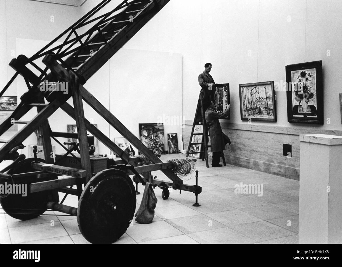 Geographie/Reisen, Deutschland, München, Museen, Haus der Kunst, Vorbereitung einer Ausstellung, 25.8.1951, Stockfoto