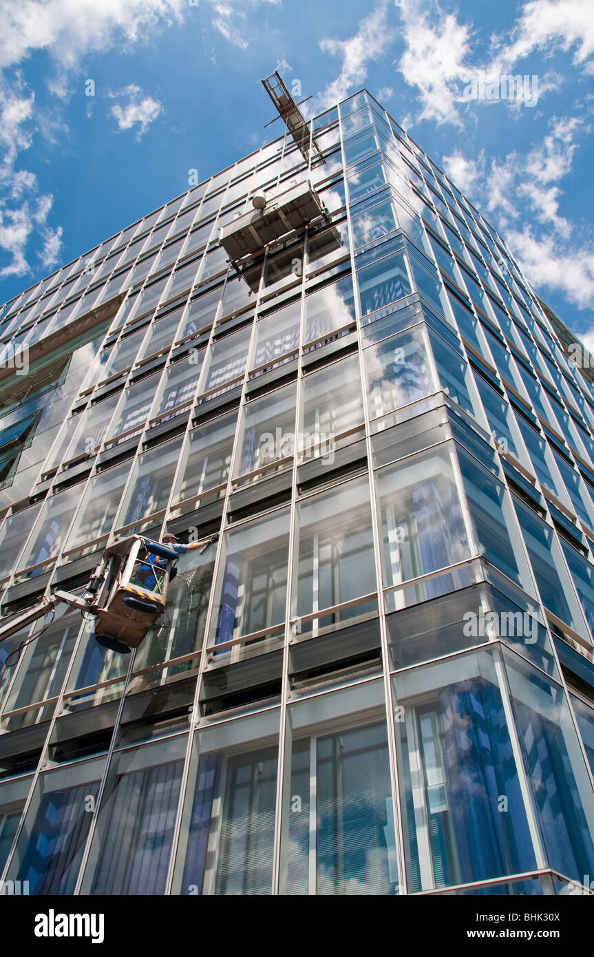 Fensterputzer am Deichtor Center Bürogebäude, Hamburg, Deutschland Stockfoto