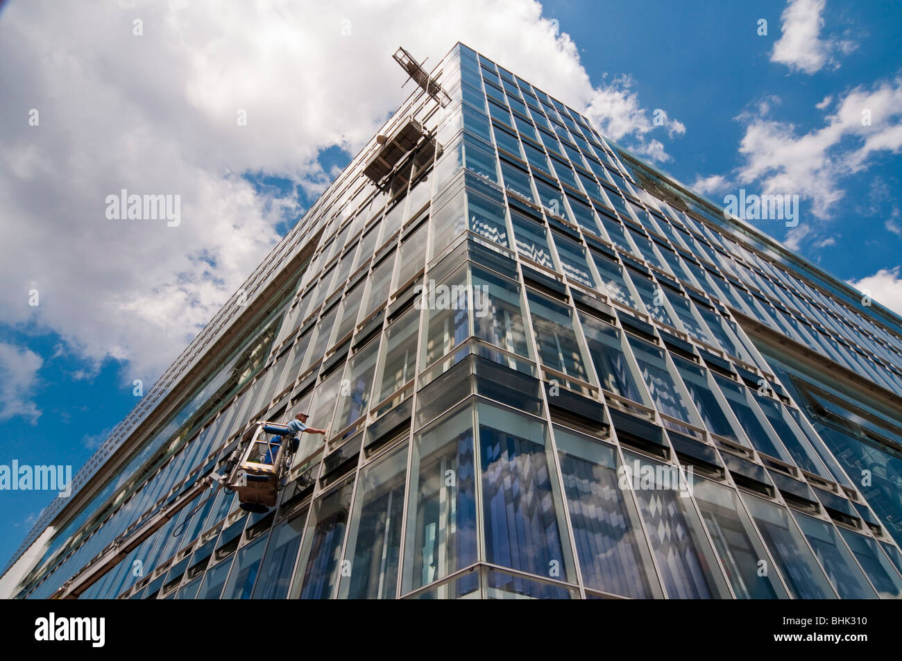 Fensterputzer am Deichtor Center Bürogebäude, Hamburg, Deutschland Stockfoto