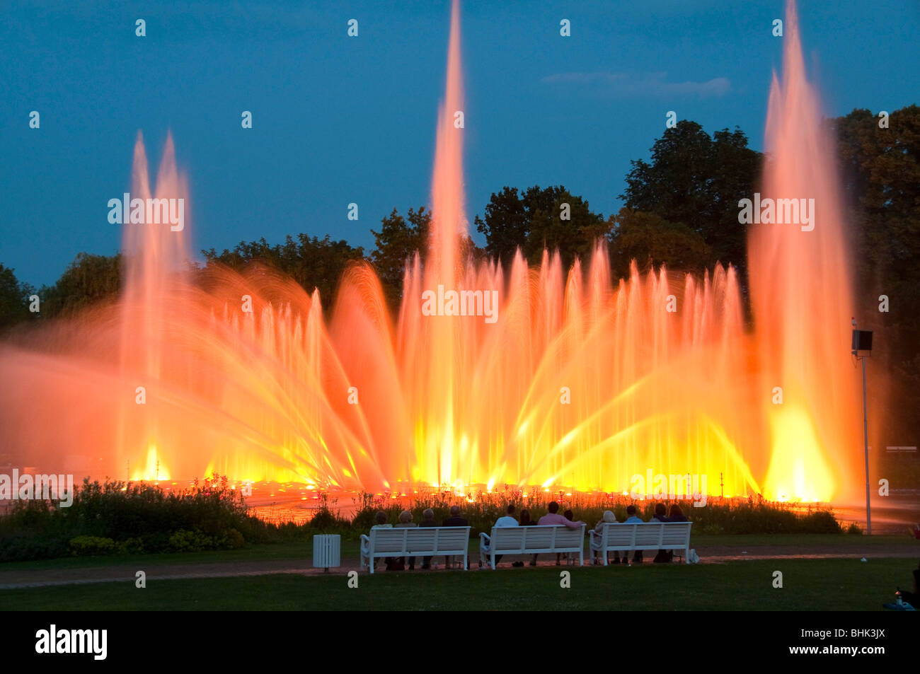 Planten un Blomen, Wasserspiele Bei Daemmerung, Hamburg, Deutschland | Planten  un Blomen, Wasserspiele, Hamburg, Deutschland Stockfotografie - Alamy