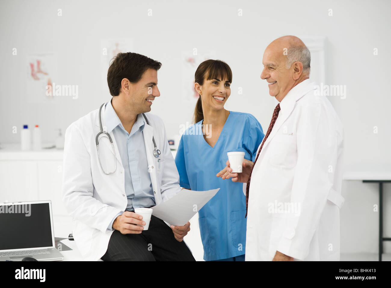 Medizinische Fachleute zusammen auf Pause Stockfoto