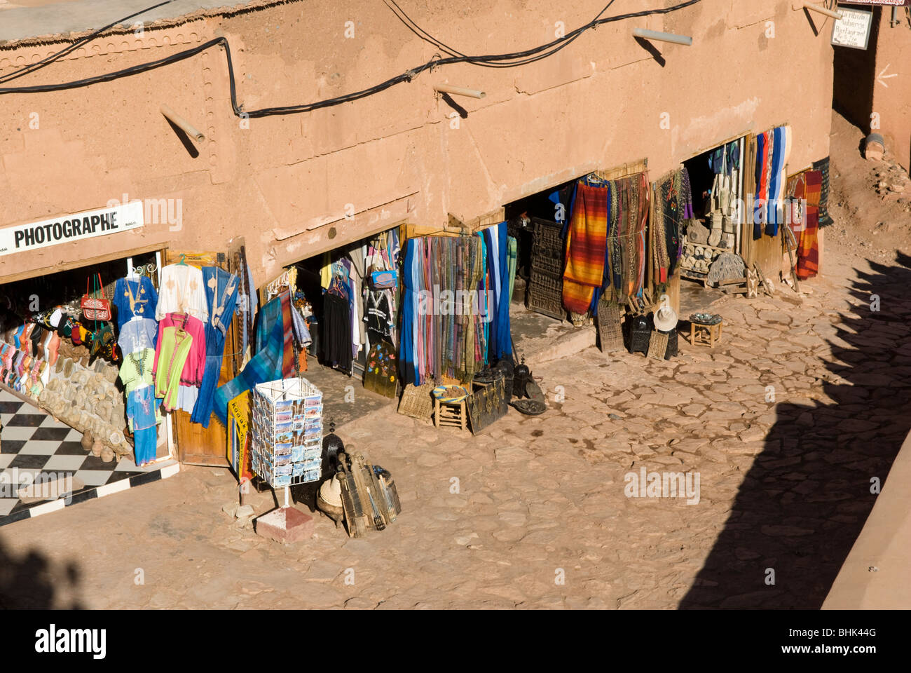 Marktstände und Geschäfte in Ait Benhaddou, Ouarzazate, Marokko. Stockfoto