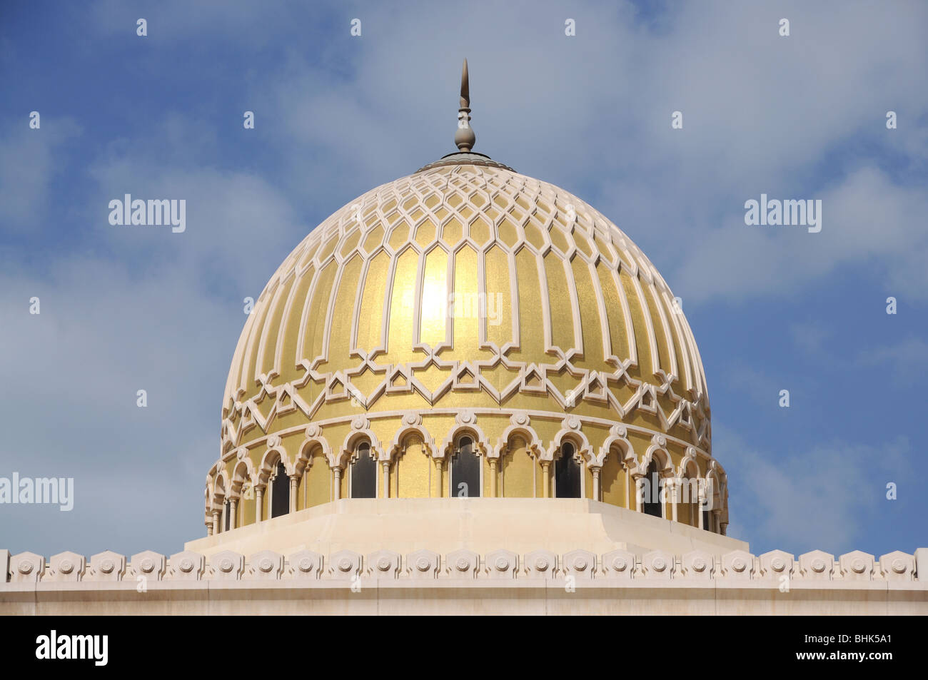 Goldene Moschee Kuppel in Sharjah, Vereinigte Arabische Emirate Stockfoto