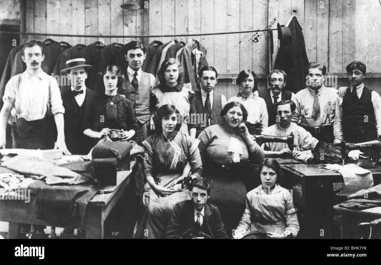 Schneiderei in Manchester, c 1910. Artist: Unbekannt Stockfoto