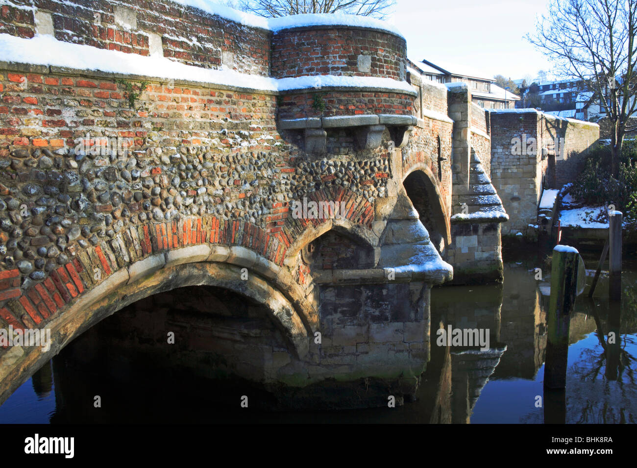 Des Bischofs die mittelalterliche Brücke über den Fluss Wensum in Norwich, Norfolk, Großbritannien. Stockfoto