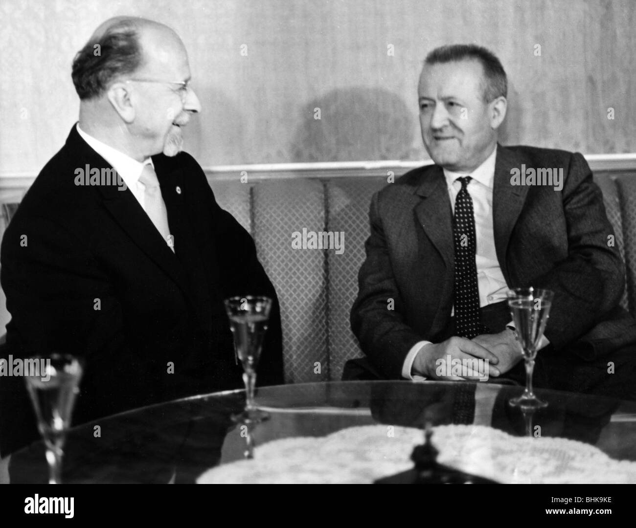 Fajon, Etienne, 11.9.1906 - 4.12.1991, französischer Journalist und Politiker, Besuch in Ostdeutschland im Gespräch mit Walter Ulbricht, Ost-Berlin, 29.6.1963, Stockfoto