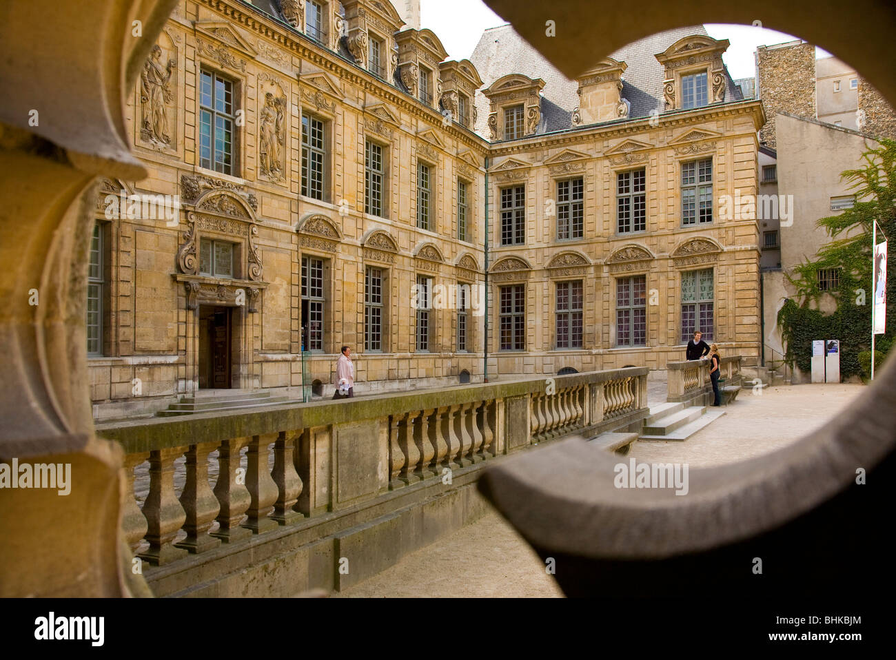 HOTEL DE SULLY, VIERTEL MARAIS, PARIS Stockfoto