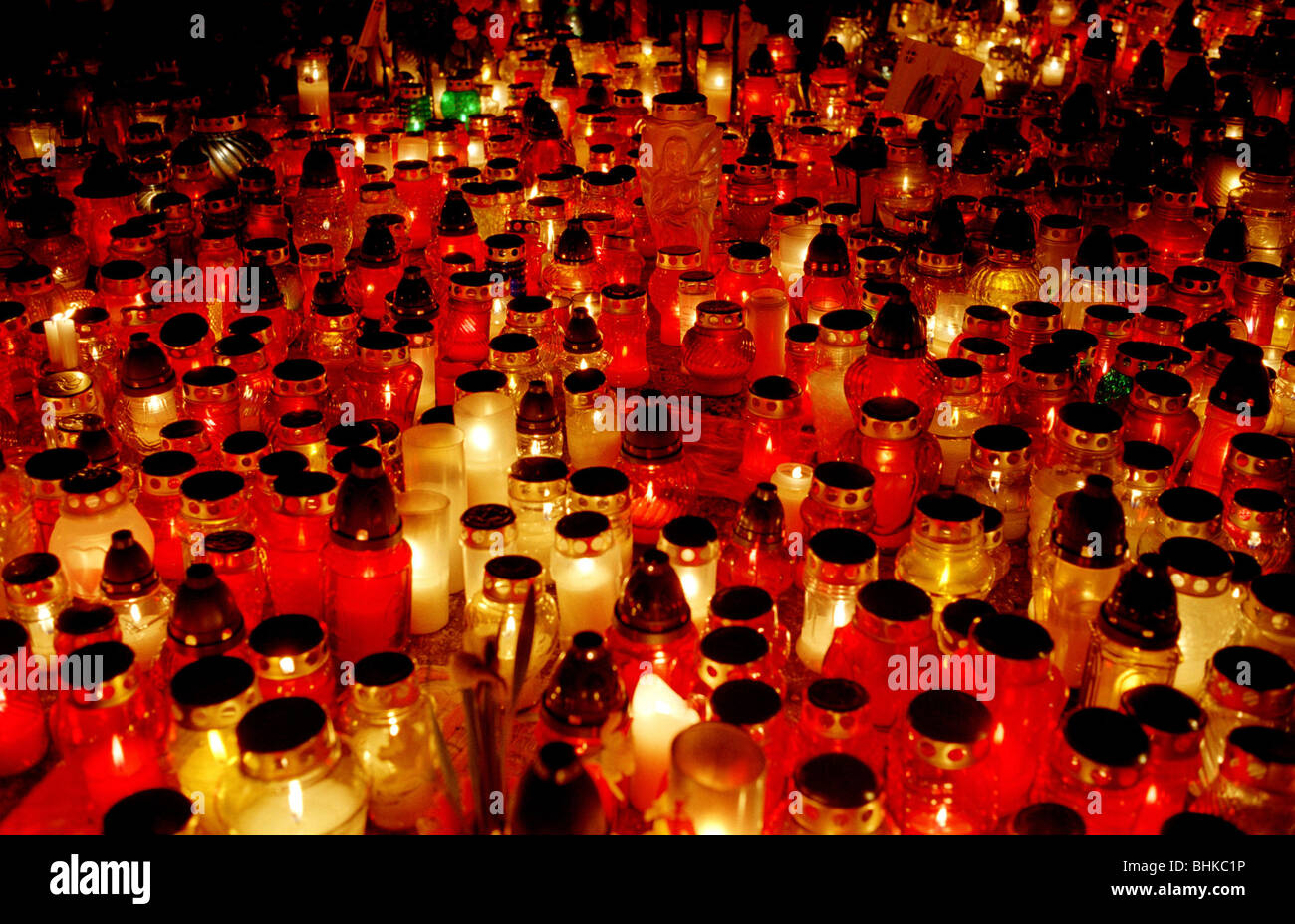 Kerzen beleuchtet im Gedenken an Papst Johannes Paul II, Poznan, Polen Stockfoto