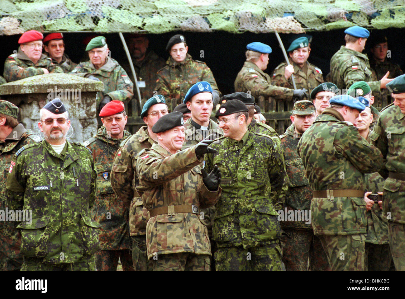 Polnischen, deutschen und dänischen Soldaten bei Manövern, Karwice, Polen Stockfoto