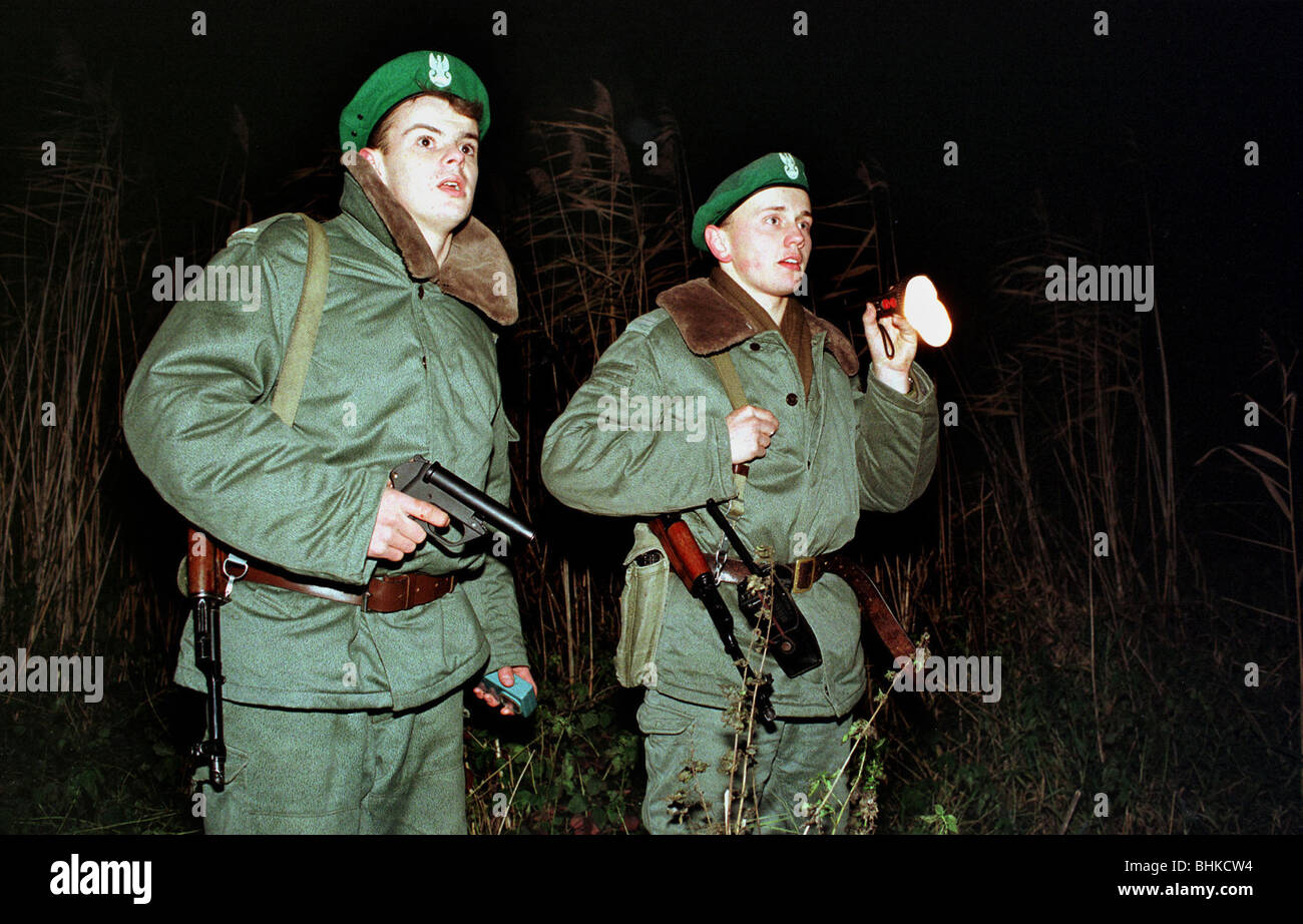 Polnischen Grenze Wache Offiziere in einer Nacht patrouillieren an der deutsch-polnischen Grenze, Polen Stockfoto