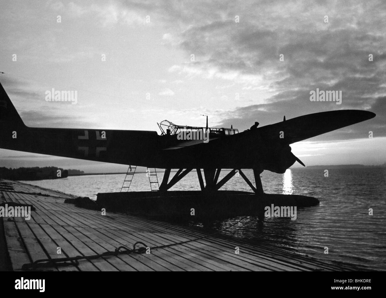 Ereignisse, Zweiter Weltkrieg/Zweiter Weltkrieg, Luftkrieg, Flugzeug, deutsches Wasserflugzeug Heinkel He 115 wird auf eine Mission vorbereitet, ca. 1940, Stockfoto
