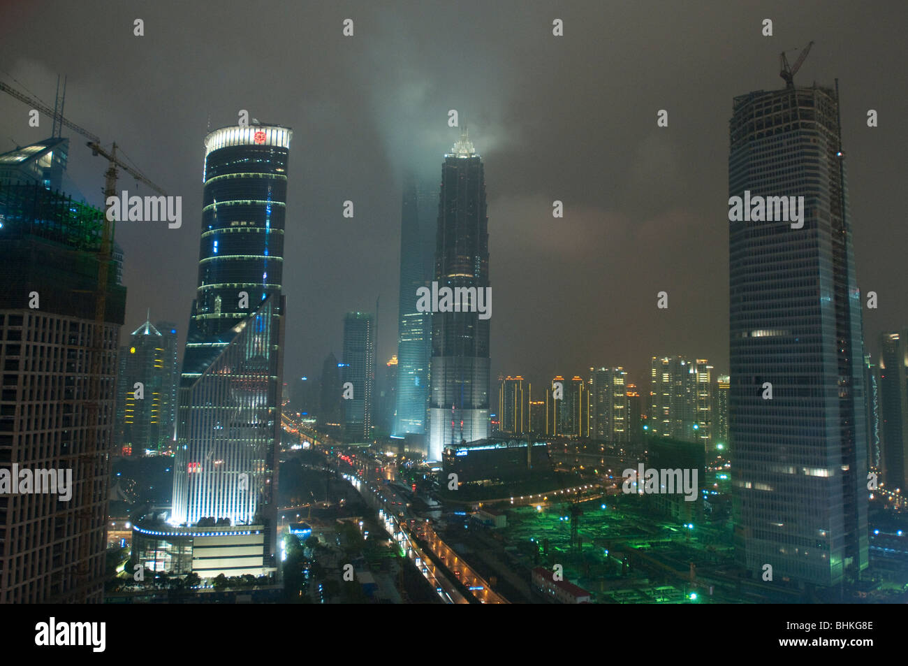 Blick von der Oriental Pearl TV Tower in der Pudong-Area von Shanghai, China, Asien Stockfoto