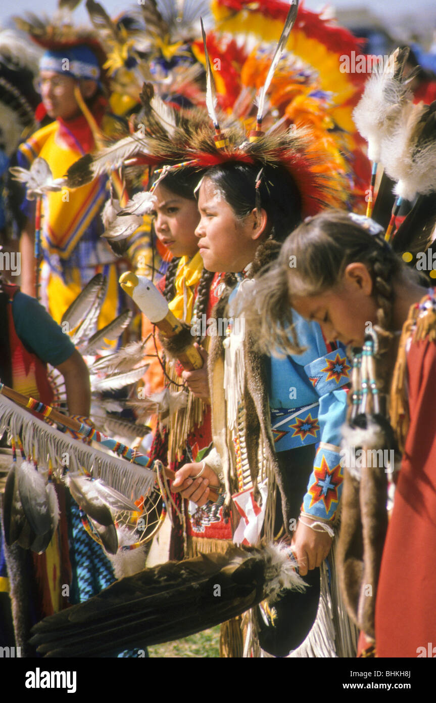 Indischer Tanz-Show konkurrieren Wettbewerb ethnischen Indianer Kostüm Tradition Stamm tribal Wettbewerb Richter Eventkultur kulturelle Stockfoto