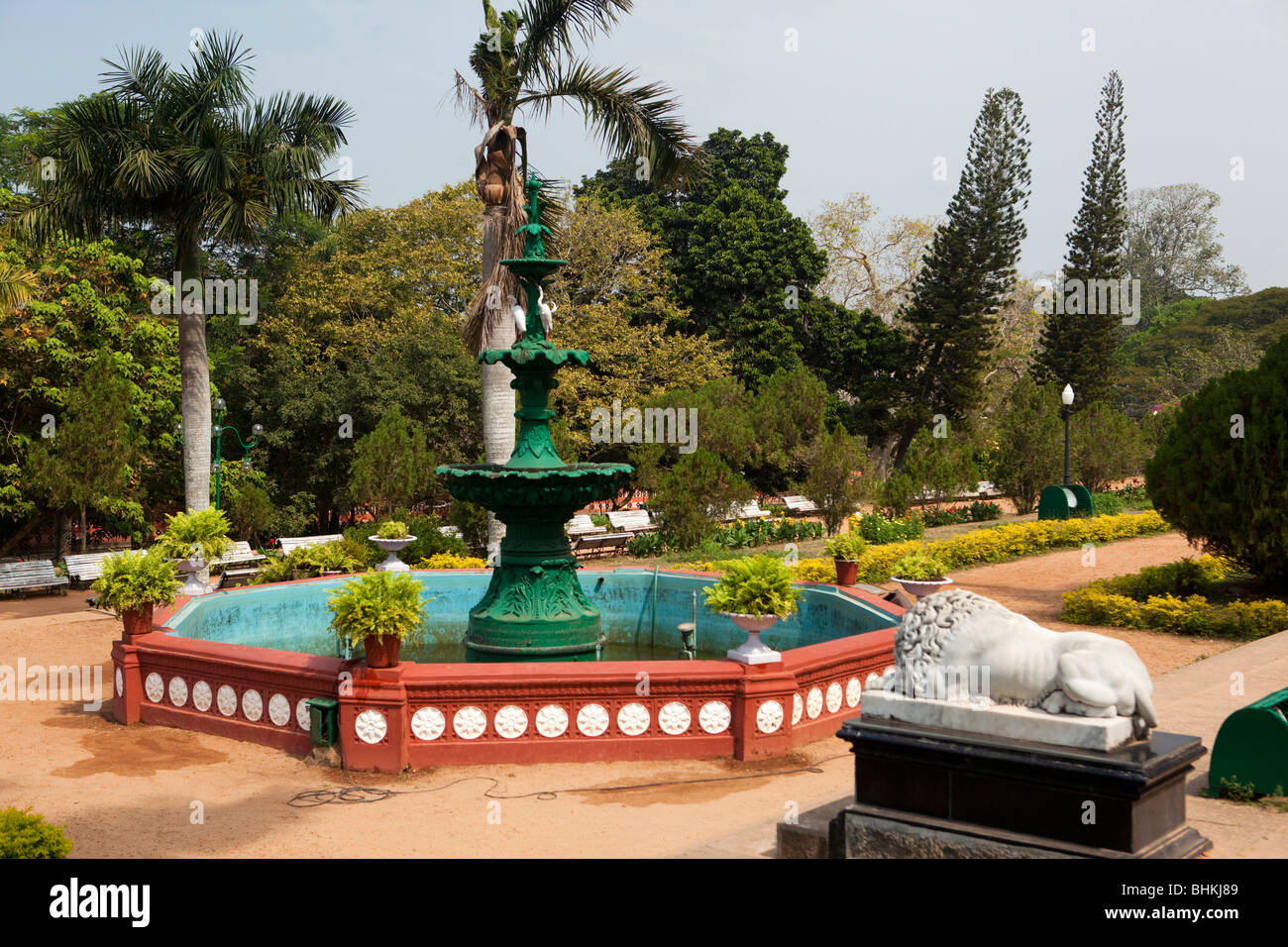 Indien, Kerala, Thiruvananthapuram (Trivandrum), öffentlichen Park, viktorianischen Gusseisen Brunnen in der Nähe von Napier Museum Stockfoto