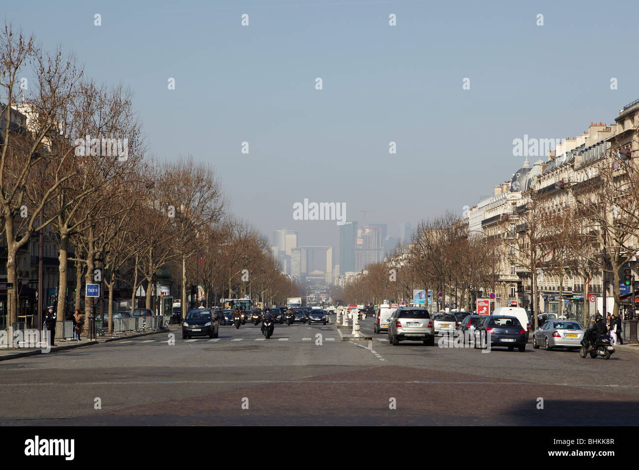 Auf der Suche nach unten Av De La Grande Armee, Paris, Frankreich Stockfoto