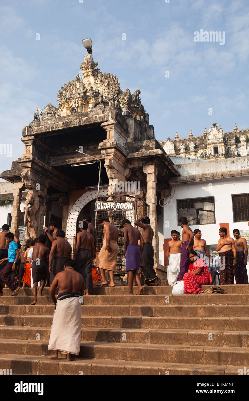 Indien, Kerala, Thiruvananthapuram, (Trivandrum), Hindu-Tempel Sri Padmanabhaswamy Pilger am Eingang Stockfoto