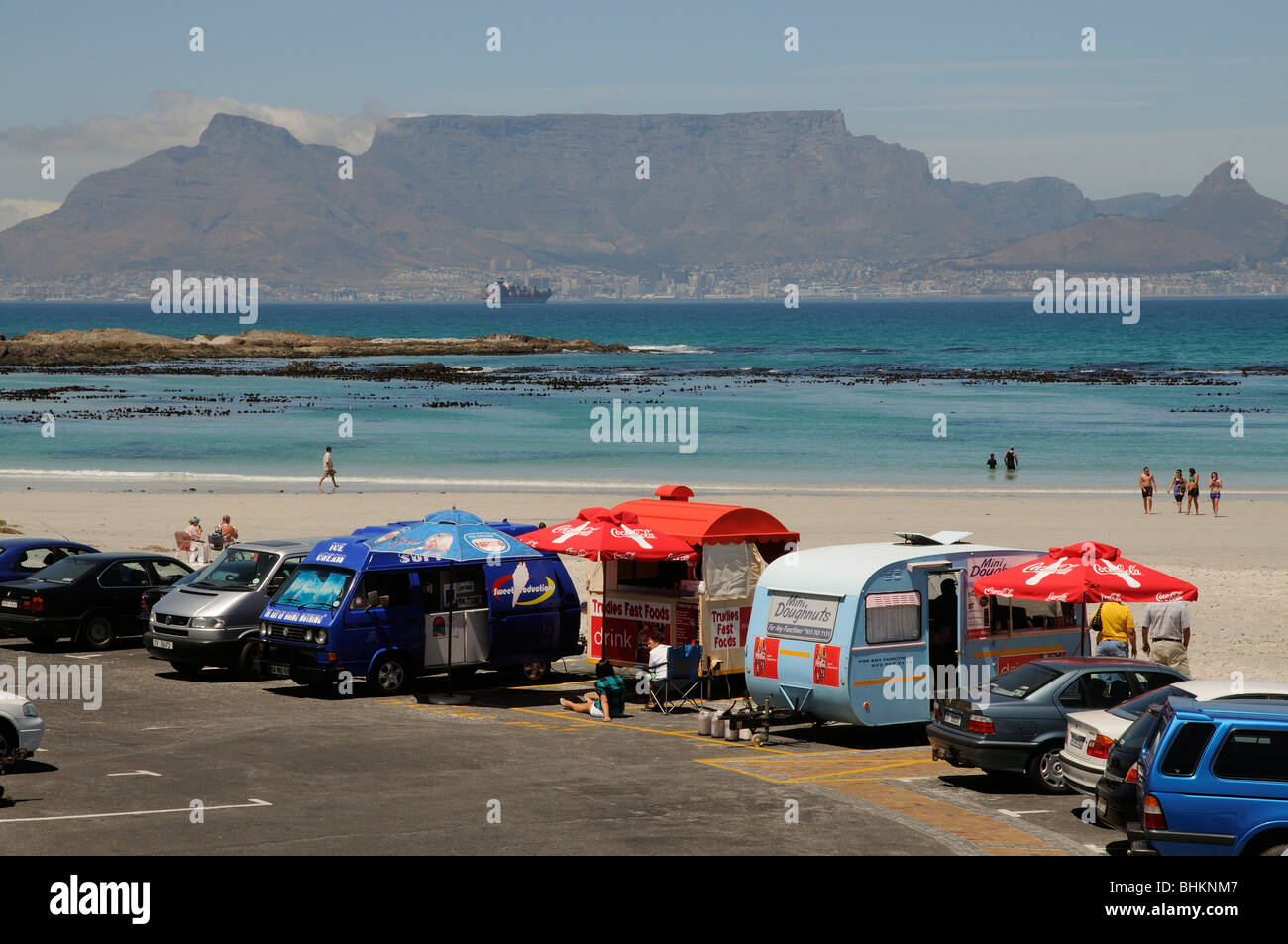 Outdoor-Caterer am Bloubergstrand ein beliebter Strand resort nördlich von Kapstadt in Südafrika Stockfoto