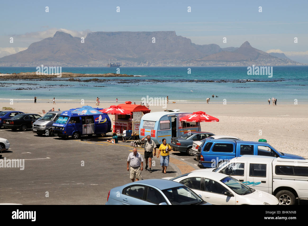 Outdoor-Caterer am Bloubergstrand ein beliebter Strand resort nördlich von Kapstadt in Südafrika Stockfoto