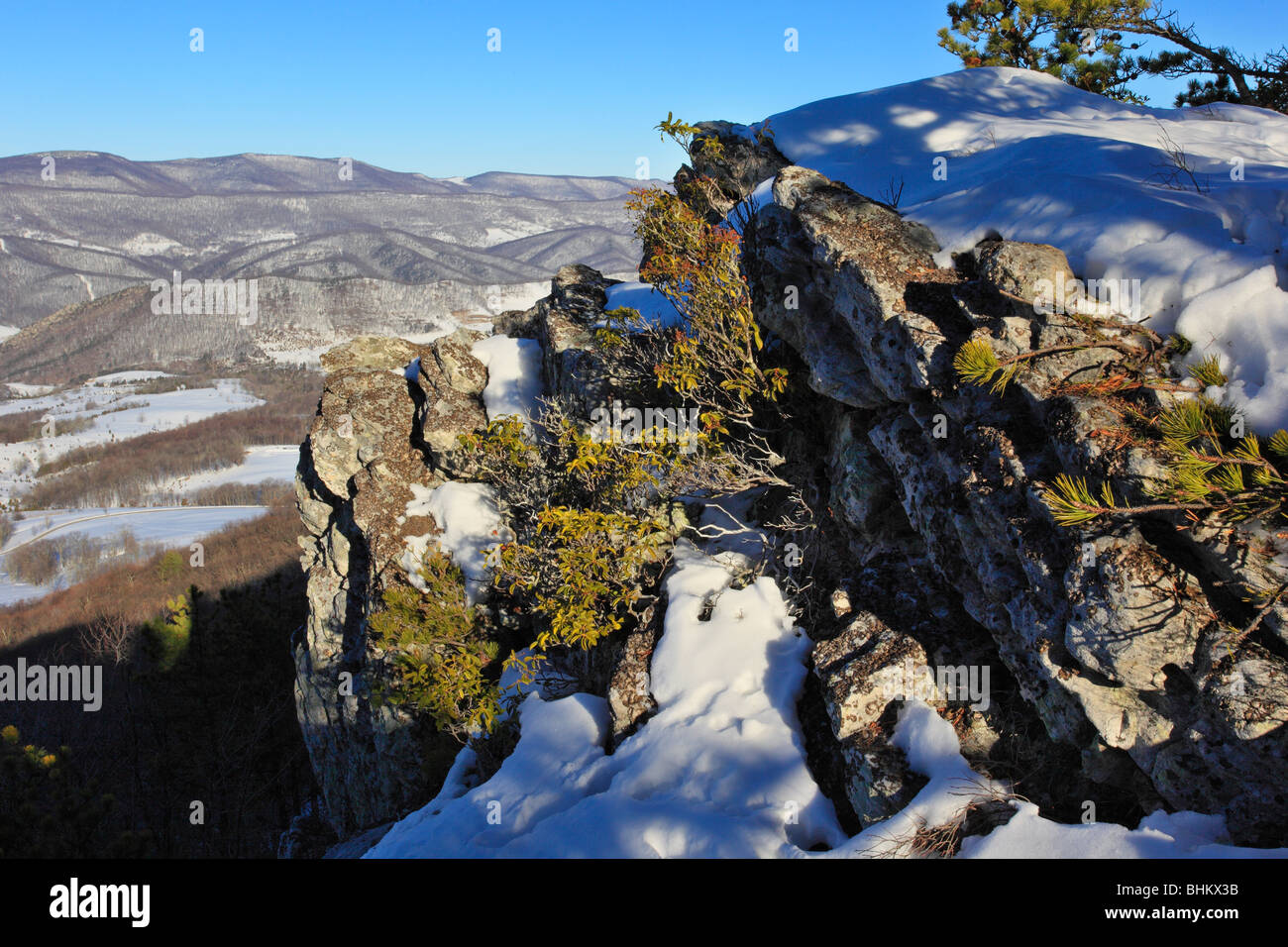 HirschSpuren im Schnee entlang der Klippe, North Fork Bergweg, Blick