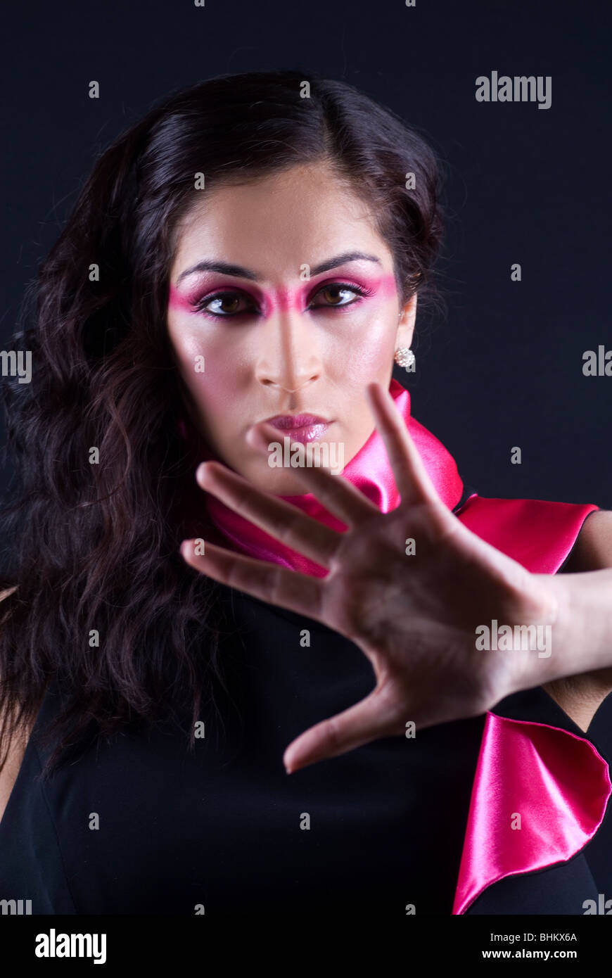 Schwere Frau mit einer Handbewegung stop Stockfoto