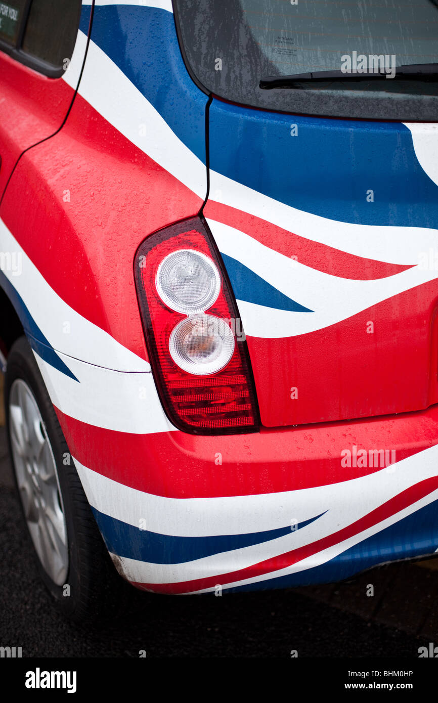 Eine britische gefertigte Nissan Micra gemalt in einem Union Jack Stockfoto