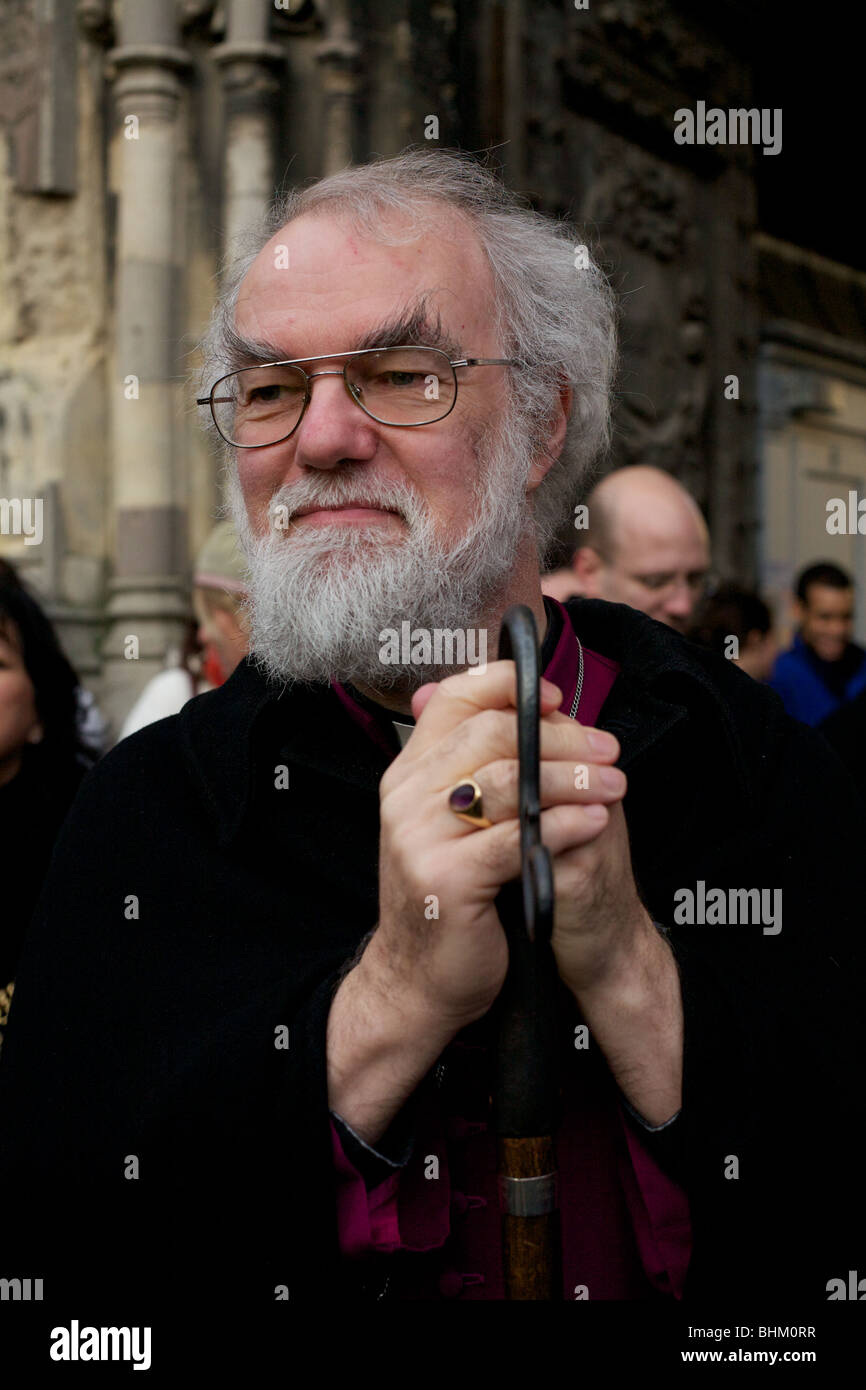 Erzbischof von Canterbury Rowan Williams warten auf Weihnachten-Prozession zur Ankunft in Canterbury Cathedral Stockfoto